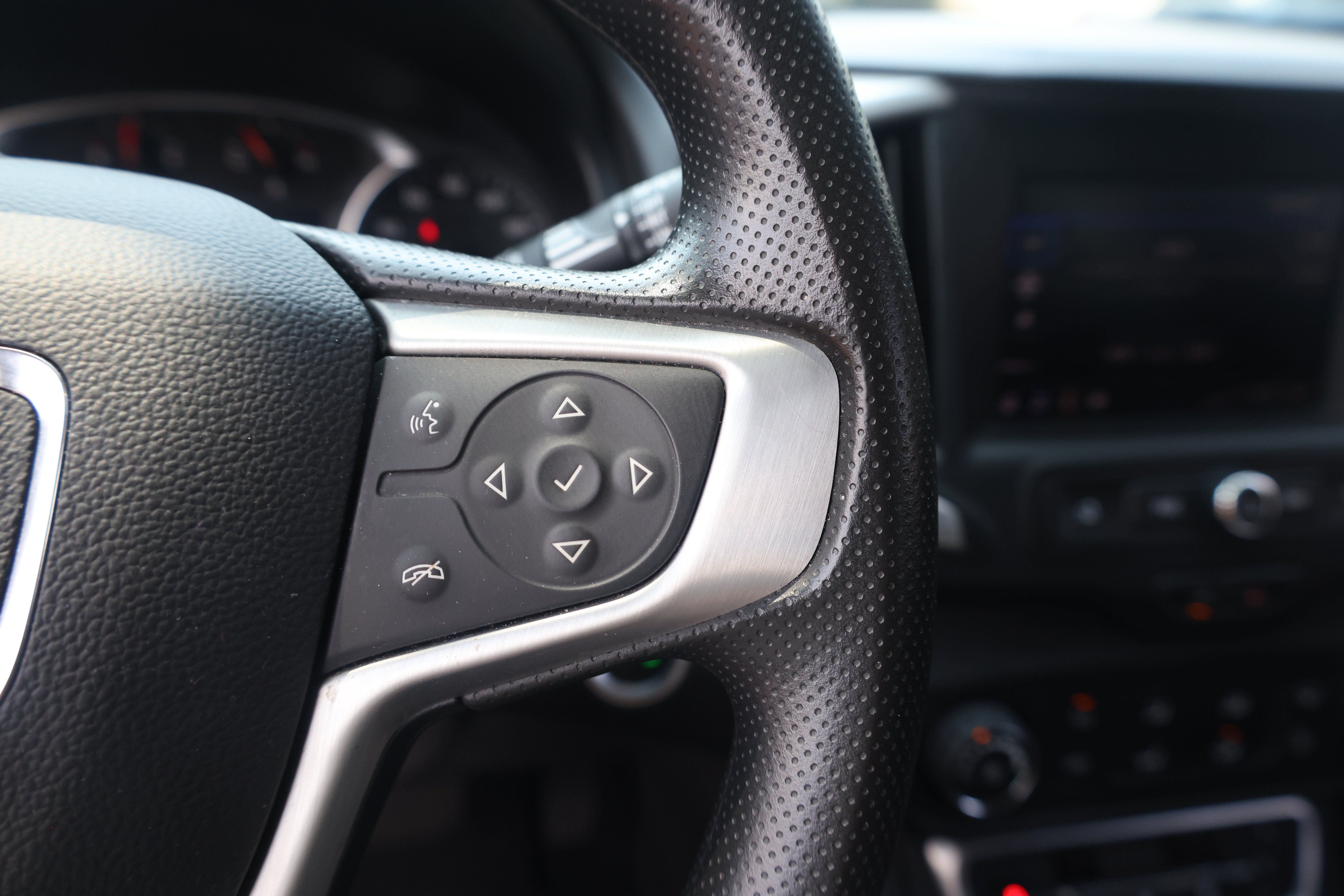 Used 2024 GMC Terrain SLE AWD/4WD image 17