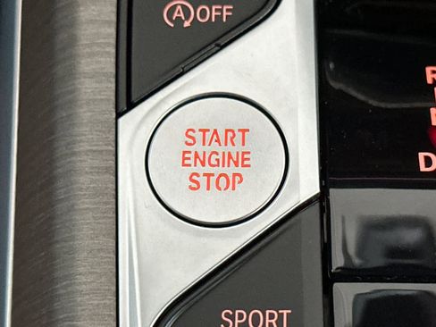 Used 2025 BMW 330i Sedan w/ Convenience Package image 22