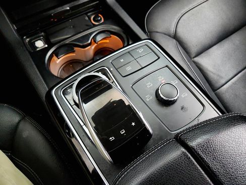 Used 2016 Mercedes-Benz GLE 400 4MATIC w/ Parking Assist Package image 19