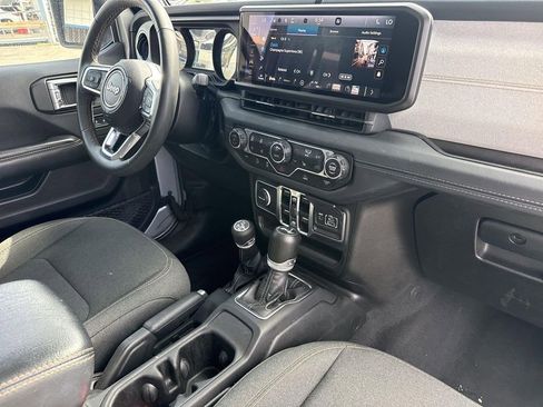 Used 2024 Jeep Wrangler Sahara image 26