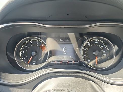 Used 2019 Jeep Cherokee Limited w/ Luxury Group AWD/4WD image 10
