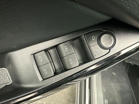 Used 2026 Chevrolet Equinox LT w/ Convenience Package II image 13