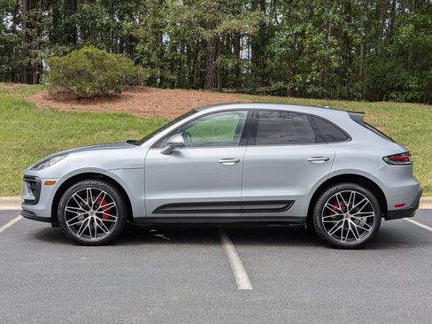 Certified 2022 Porsche Macan S AWD/4WD image 2