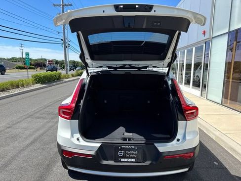 Certified 2025 Volvo XC40 B5 Core AWD/4WD image 11