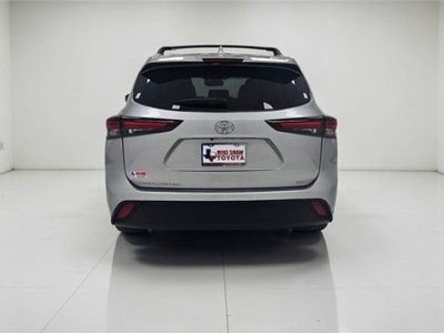 Used 2024 Toyota Highlander XLE image 39