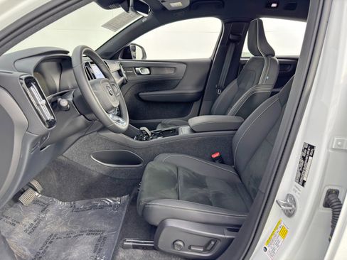 Used 2023 Volvo C40 P8 Recharge Ultimate w/ Protection Package Premier image 16