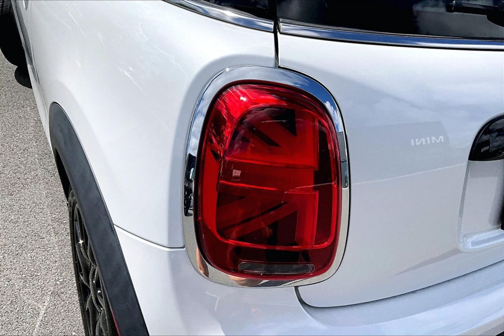 Used 2024 MINI Cooper 2-Door Hardtop FWD image 29