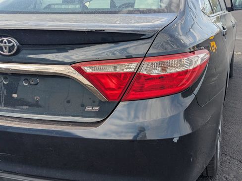 Used 2017 Toyota Camry SE w/ Moonroof Package FWD image 4