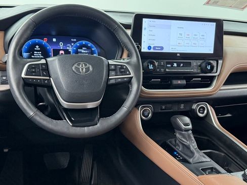 Certified 2024 Toyota Grand Highlander AWD image 36