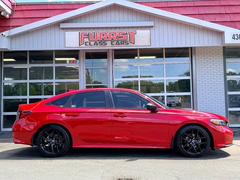 Used 2025 Honda Civic Sport image 2
