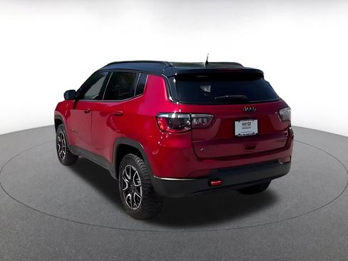 Used 2025 Jeep Compass Trailhawk AWD/4WD image 7