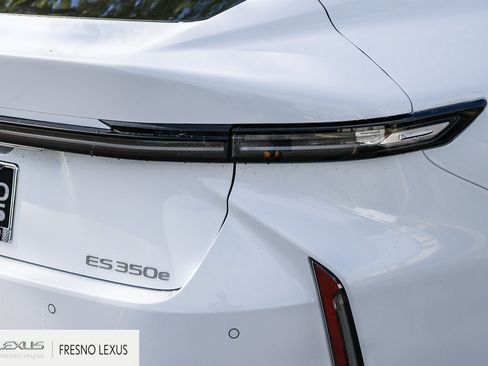 New 2026 Lexus ES 350e FWD image 7