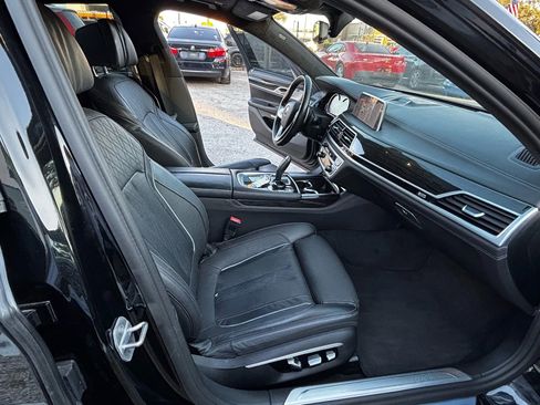 Used 2017 BMW 750i image 27