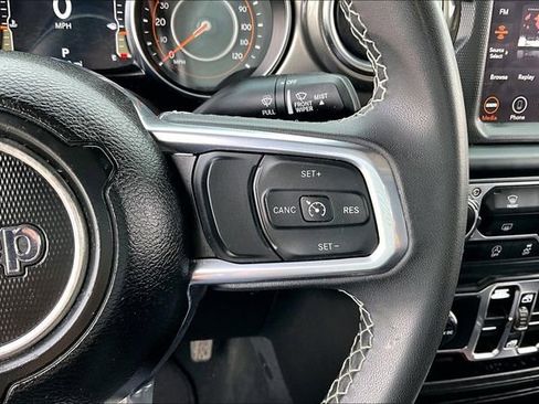 Used 2023 Jeep Gladiator Overland AWD/4WD image 11