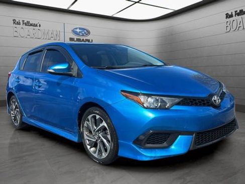 Used 2018 Toyota Corolla iM w/ Carpet Mat Package (TMS) FWD image 2