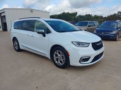 Used 2023 Chrysler Pacifica Limited