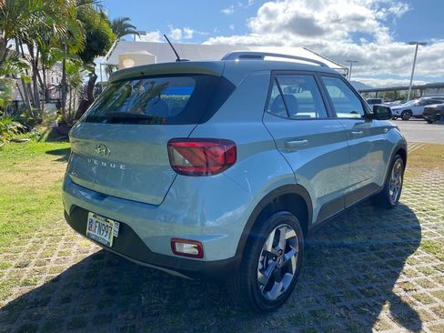 Used 2025 Hyundai Venue FWD image 7