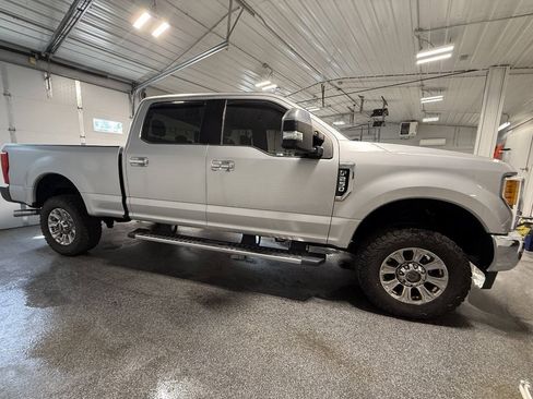 Used 2017 Ford F250 XLT w/ XLT Premium Package AWD/4WD image 5