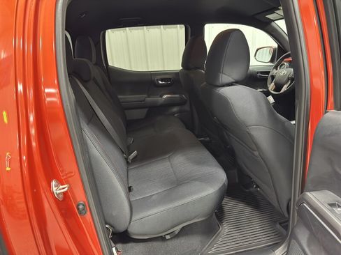 Used 2018 Toyota Tacoma TRD Sport AWD/4WD image 27