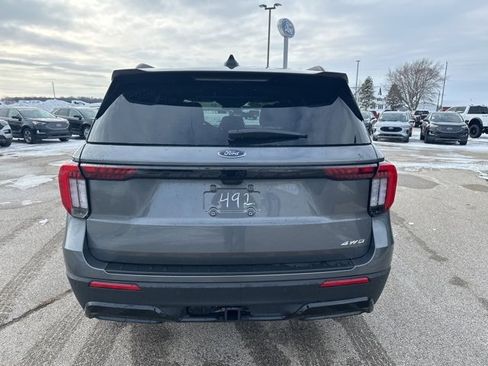 Used 2025 Ford Explorer ST-Line w/ ST-Line Street Pack image 5