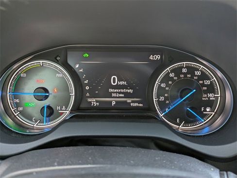 Used 2024 Toyota Venza XLE image 11