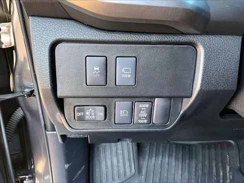 Used 2021 Toyota Tacoma Limited image 32
