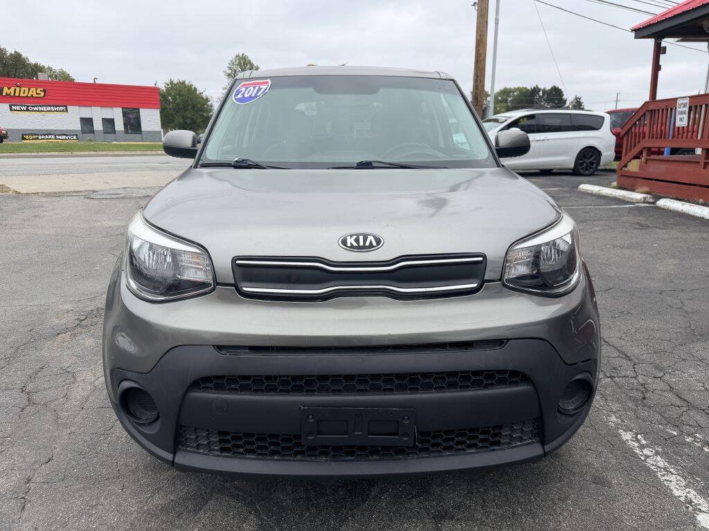 Used 2017 Kia Soul w/ Convenience Package FWD image 2