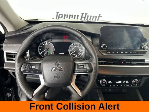 Used 2024 Mitsubishi Outlander SE AWD/4WD image 12