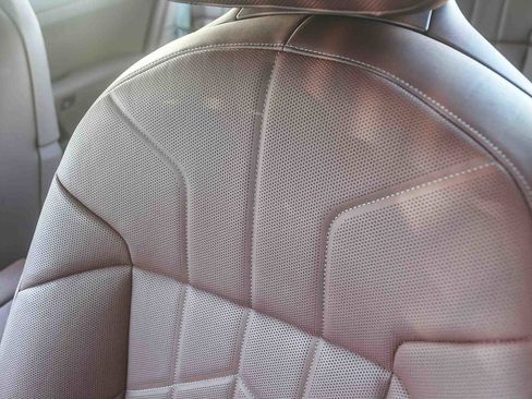 Used 2026 BMW 750e xDrive w/ Premium Package image 21