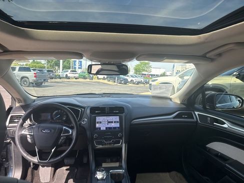 Used 2020 Ford Fusion SE w/ Equipment Group 151A FWD image 15