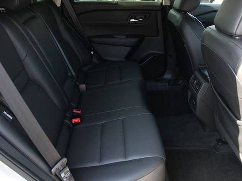 Certified 2024 Nissan Rogue SV w/ SV Premium Package AWD/4WD image 31