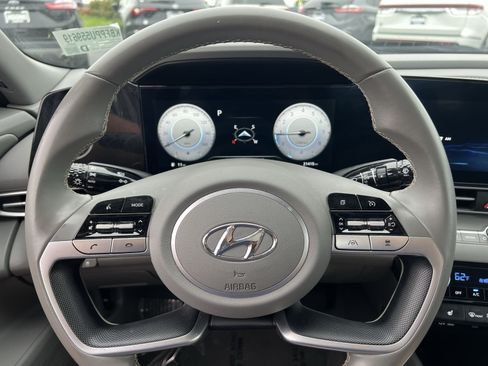 Used 2023 Hyundai Elantra SEL w/ Convenience Package FWD image 16