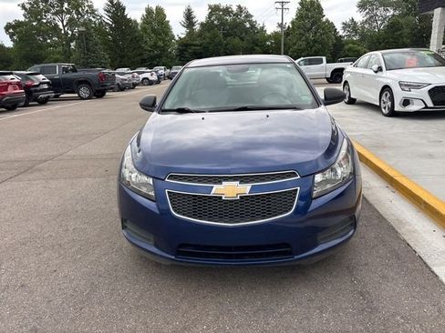 Used 2013 Chevrolet Cruze LS FWD image 3