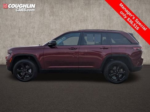 Used 2024 Jeep Grand Cherokee Limited w/ Black Appearance Package image 5