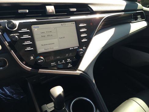 Used 2020 Toyota Camry XLE FWD image 16