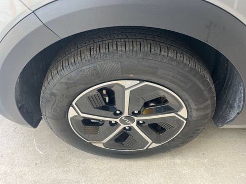 Used 2026 Kia Niro LX FWD image 28