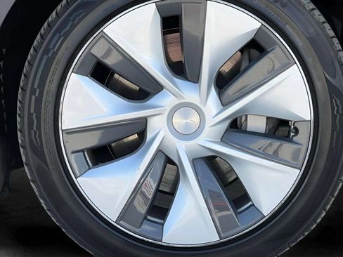 Used 2023 Tesla Model Y Long Range AWD/4WD image 36