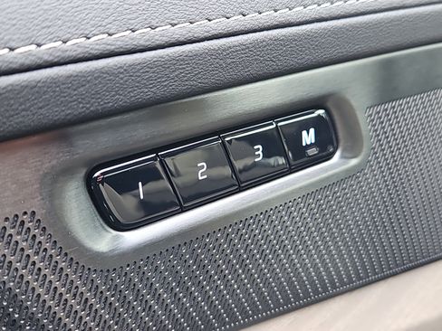 New 2026 Volvo XC90 B5 Plus image 10