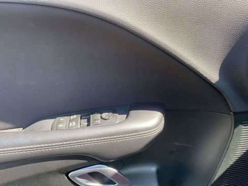 Used 2017 Dodge Challenger SXT RWD image 15