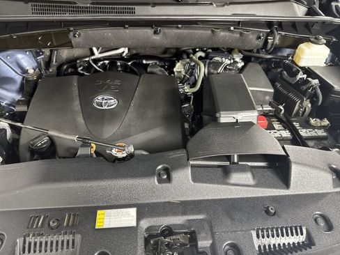 Used 2019 Toyota Highlander LE AWD/4WD image 26