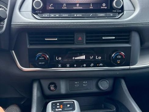 Used 2025 Nissan Rogue SV AWD/4WD image 9