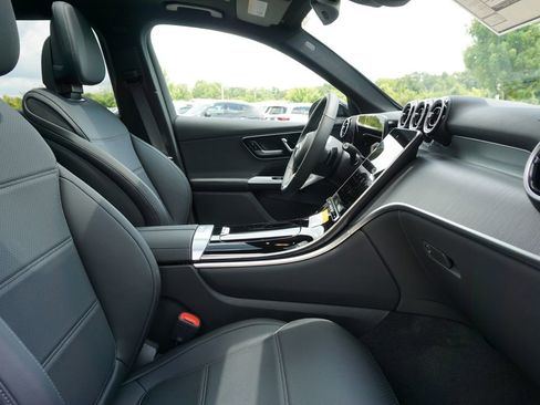 Used 2025 Mercedes-Benz GLC 300 4MATIC image 65
