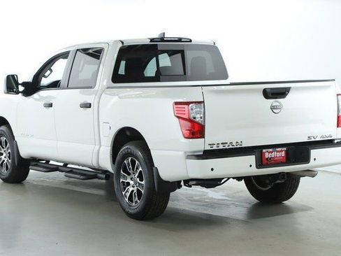 Used 2024 Nissan Titan SV w/ SV Convenience Package image 40