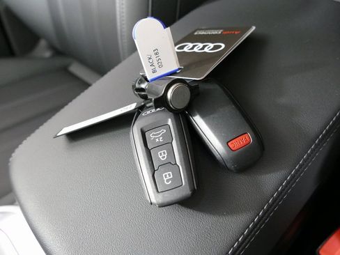 Certified 2025 Audi Q5 Premium w/ Convenience Package image 11