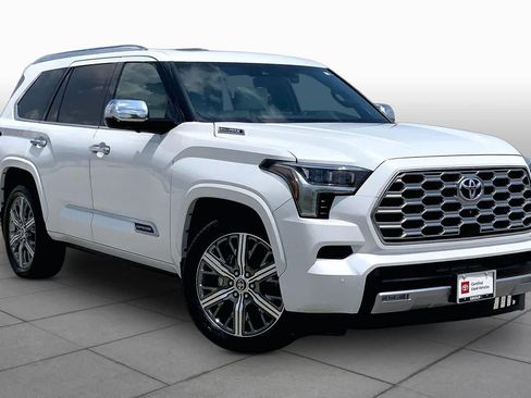Used 2023 Toyota Sequoia Capstone RWD image 3