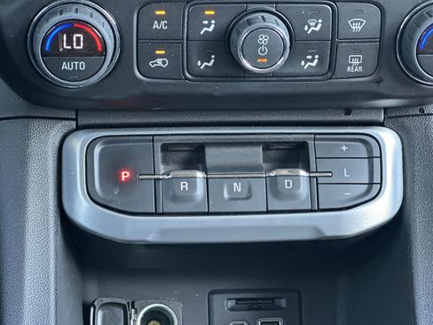 Used 2022 GMC Acadia SLE w/ Driver Convenience Package FWD image 30