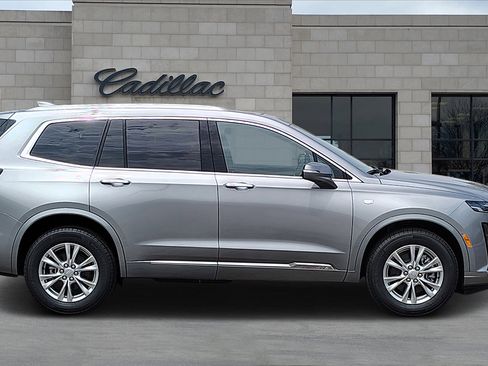 New 2025 Cadillac XT6 Luxury image 2