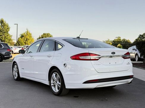 Used 2018 Ford Fusion SE w/ Equipment Group 602A FWD image 9
