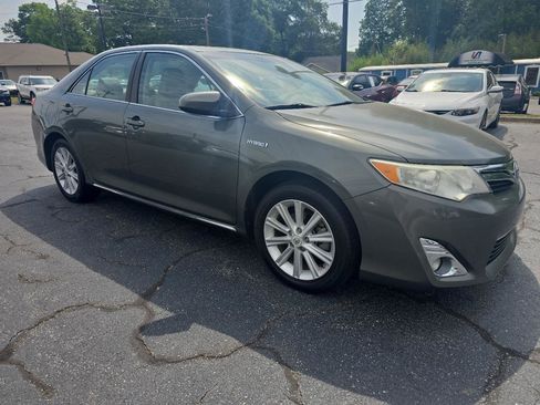 Used 2013 Toyota Camry XLE w/ Leather Pkg FWD image 3