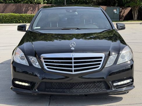 Used 2013 Mercedes-Benz E 350 BlueTEC Sedan image 2